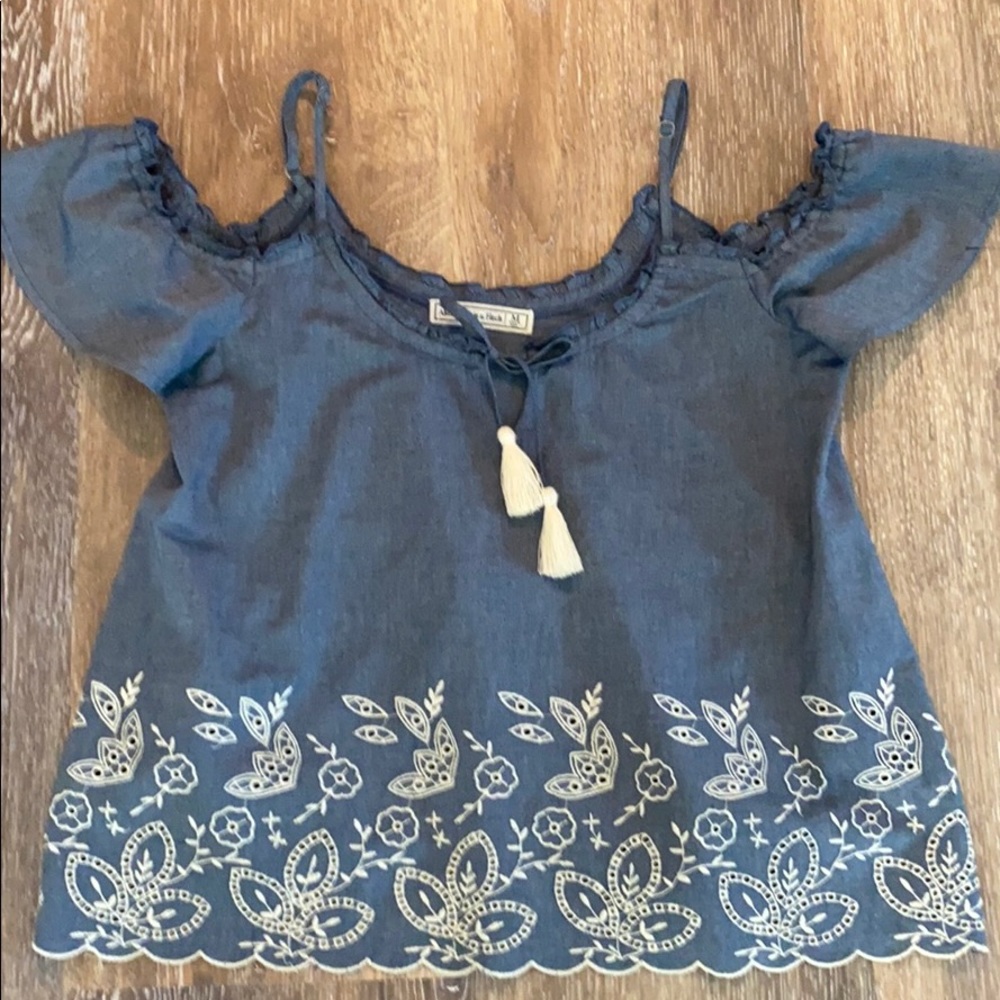 Sweet A&F Chambray Peep Shoulder Blouse-M